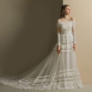 スレンダーライン　レースオフショル　ウェディングドレス制作　ブライダルウェディングドレス