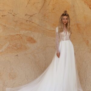 Aライン　ヴィンテージプリンセス　Vネック　長袖ブライダル