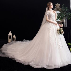 プリンセスライン 低価格でも豪華な結婚式 セクシーなVネック半袖のウェディングドレス