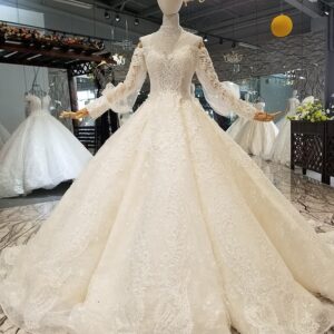 プリンセスライン 結婚式の準備を手助けする花嫁衣装 ウェディングドレス