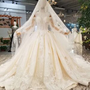 プリンセスライン みんなの注目の的 綺麗でかわいいタッセルのウェディングドレス