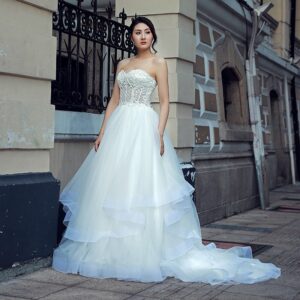 Aライン 結婚式の主役に最適 刺繍が綺麗なウェディングドレス
