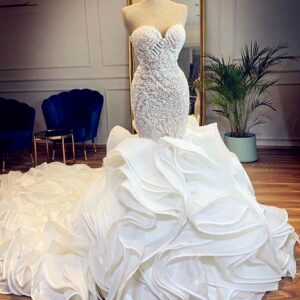 マーメイドライン　豪華なウェディングドレス　フリルのウェディングドレス