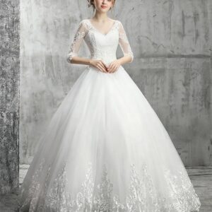 プリンセスライン　レースのウェディングドレス　半袖Vネックのブライダルウェディングガウン