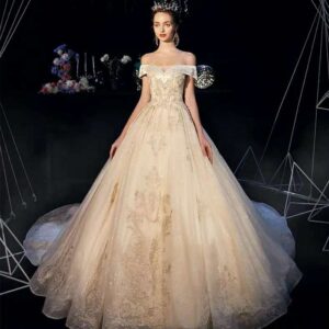 Aライン 婚約が決まったらドレス選びがしたい ウェディングドレス