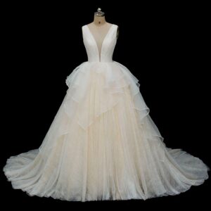 ベルライン　フリルが素敵なバックレスブライダルドレス　ボールガウン　ウェディングドレス