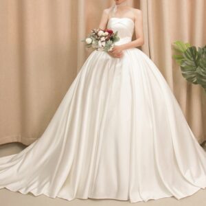 ベルライン　婚活に成功したらシンプルなブライダルドレスを着てほしい　ボールガウン　ウェディングドレス