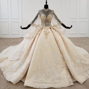 プリンセスライン　豪華で高級感ある美しいウエディングドレス　低価格でもハイクオリティ