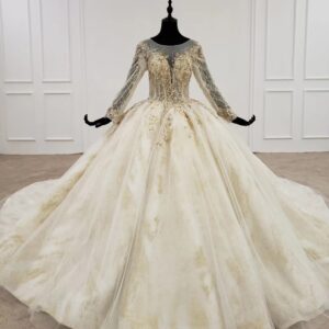 プリンセスライン　ビーズと刺繍が美しい　ウェディングドレス