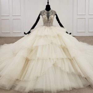 プリンセスライン フリルがかわいい 華やかな結婚式にしたい方に ウェディングドレス