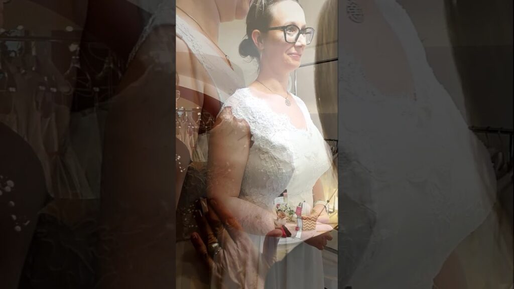 COME AVERE UN ABITO DA SPOSA ESCLUSIVO IL GIORNO DELLE NOZZE . LA STORIA DI MARIA CHIARA