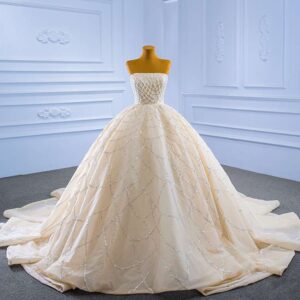 プリンセスライン 大人可愛いを目指す花嫁へ 甘すぎないプリンセスドレス