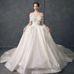 プリンセスライン 結婚式会場華やか ゴージャス ウェディングドレス