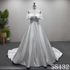 Aライン プロポーズ記念 上質サテン ウェディングドレス 特別な一日