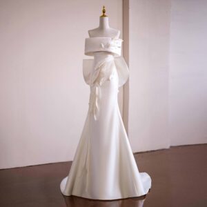 スレンダーライン モダンとクラシックの融合 エレガントで上品なウェディングドレス