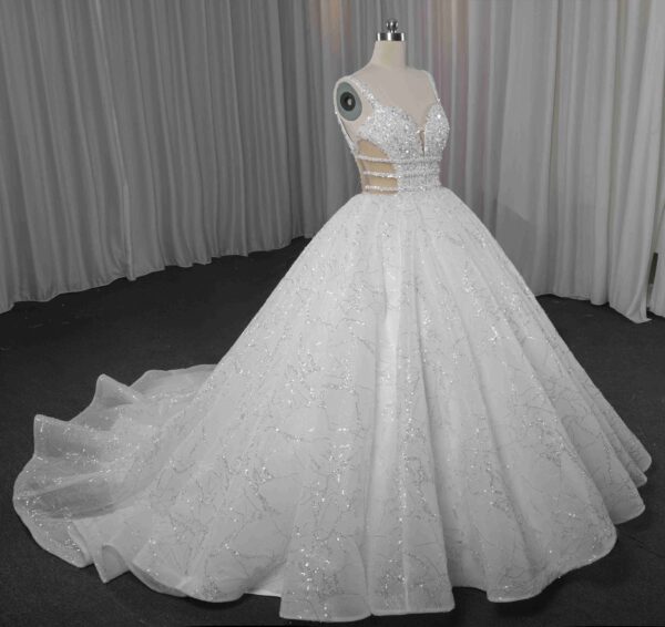 プリンセスライン 結婚式豪華演出 ゴージャス ウェディングドレス 装飾品