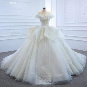 プリンセスライン 体型カバーも完璧 どんな花嫁もプリンセスにする魔法のドレス