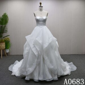 Aライン 婚活女子注目 清楚デザイン ウェディングドレス 入籍準備