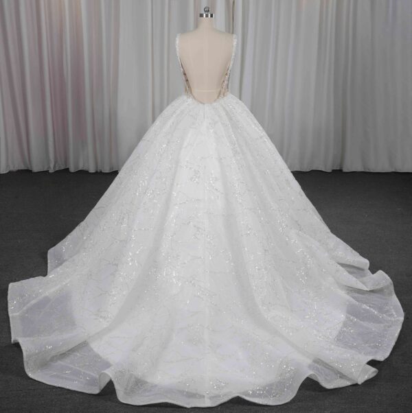 プリンセスライン 結婚式豪華演出 ゴージャス ウェディングドレス 装飾品