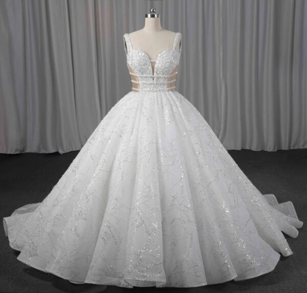 プリンセスライン 結婚式豪華演出 ゴージャス ウェディングドレス 装飾品