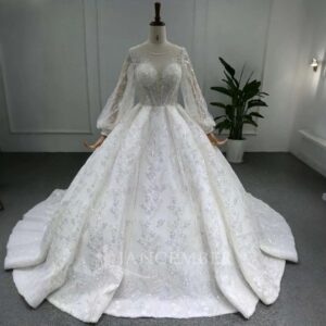 プリンセスライン 広々としたガーデンに映える軽やかで華やかなドレス