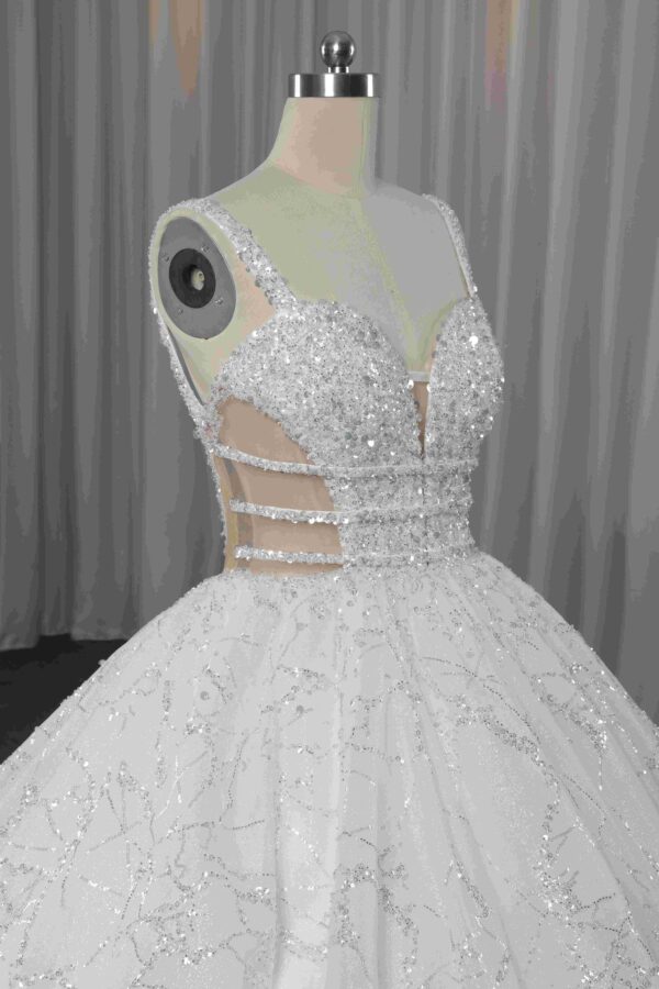 プリンセスライン 結婚式豪華演出 ゴージャス ウェディングドレス 装飾品