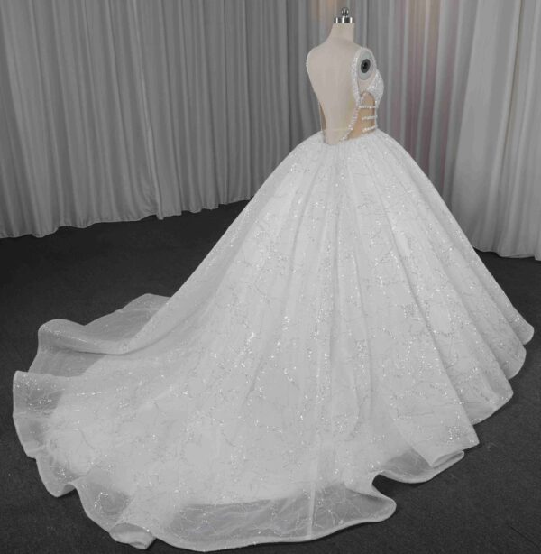 プリンセスライン 結婚式豪華演出 ゴージャス ウェディングドレス 装飾品